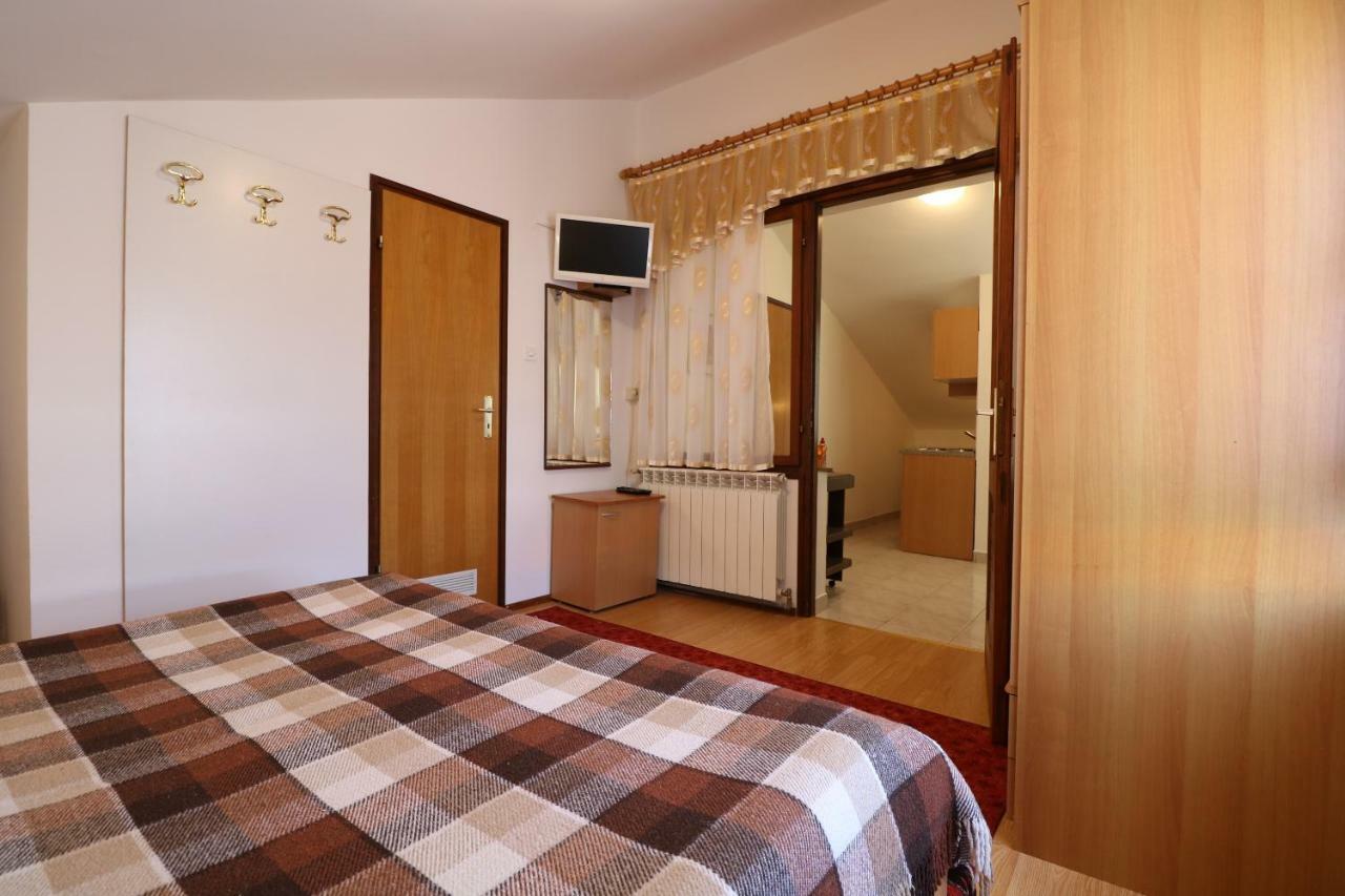 Apartments & Room Jagoda Baska  Bagian luar foto